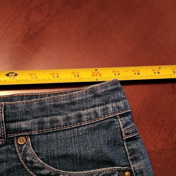 REDUCED!!   FALL CLEARANCE!!  Denim Capris... Size 12 - Picture 3 of 4